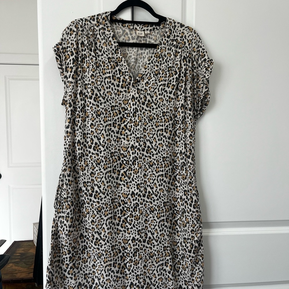 GAP Leopard Print V-Neck Dress with pockets